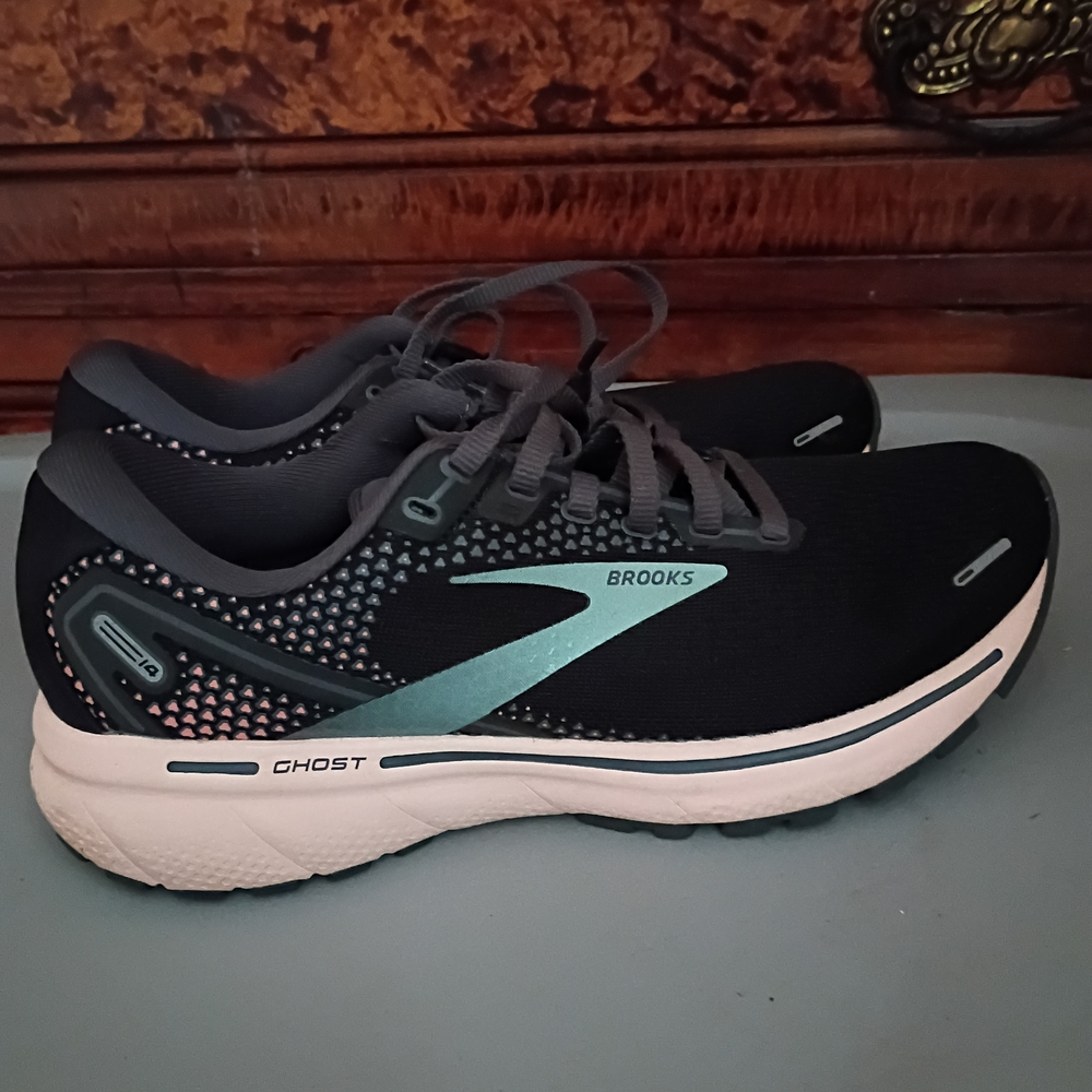 Brooks Women's Black and White Athletic Shoes